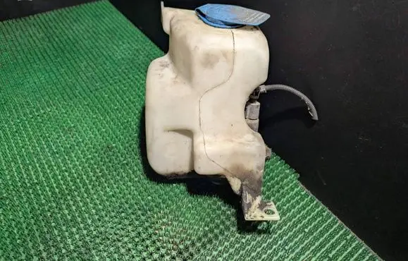 Volkswagen Golf IV Windshield washer fluid reservoir/tank 1J0955453N