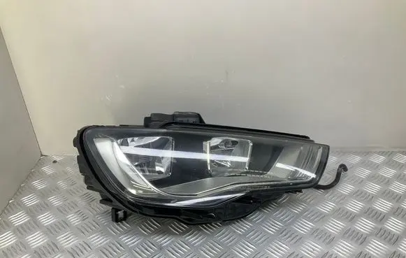 Audi A3 S3 8V Headlight/headlamp 8V0941004A
