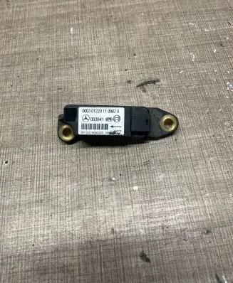 Mercedes-Benz C W203 Airbag deployment crash/impact sensor 0018204426 003941 000301220119826