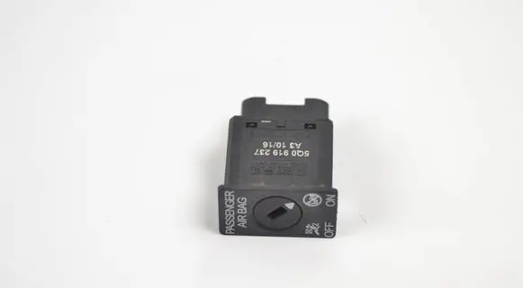 Volkswagen PASSAT B8 Passenger airbag on/off switch 5Q0919237 A31016