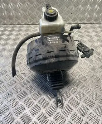 BMW 1 E81 E87 Brake booster 6775929