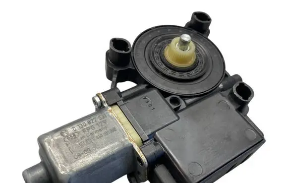Volkswagen Polo V 6R Front door window regulator motor 6R0959801K 0130822531