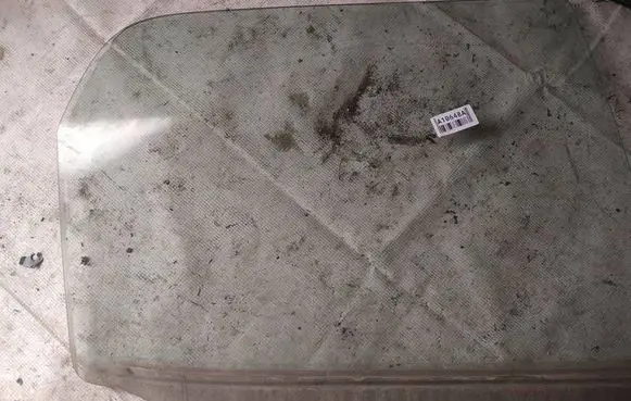 Rear door window glass