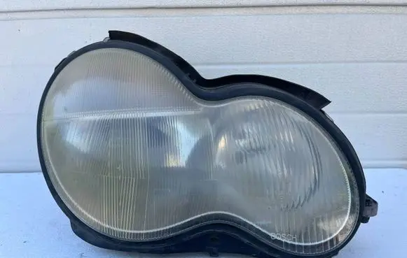 Mercedes-Benz C W203 Headlight/headlamp A2038200261 0301156202