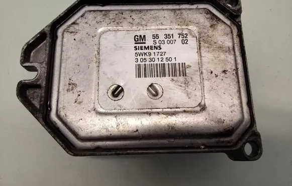 Opel Zafira A Engine control unit/module 55351752