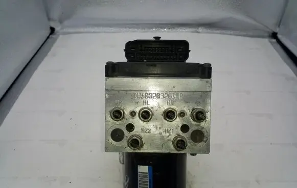 Volkswagen PASSAT B6 ABS Pump 3C0614095M 15747702 15747502B