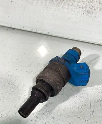 Audi A4 S4 B5 8D Fuel injector 05813355if