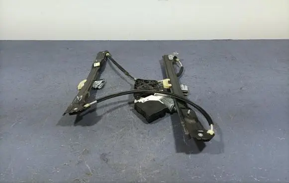 Volkswagen Caddy Front door window regulator with motor 