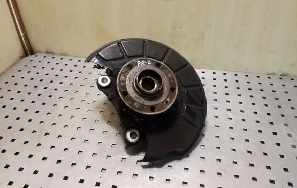 Volkswagen PASSAT B7 Front wheel hub