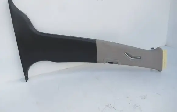 Volvo V70 (B) pillar trim (bottom) 