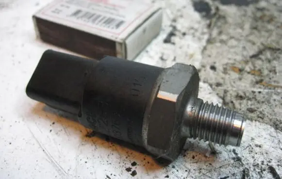 Fuel pressure sensor