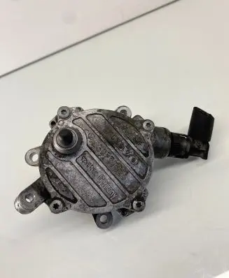 Volvo V70 Vacuum pump 30731825