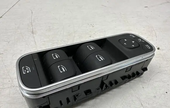Mercedes-Benz CLA C118 X118 Electric window control switch A1679059803
