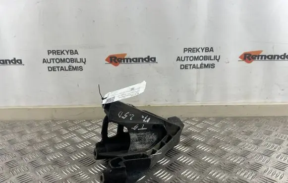 Volkswagen Transporter - Caravelle T5 Engine mounting bracket 7H0199370