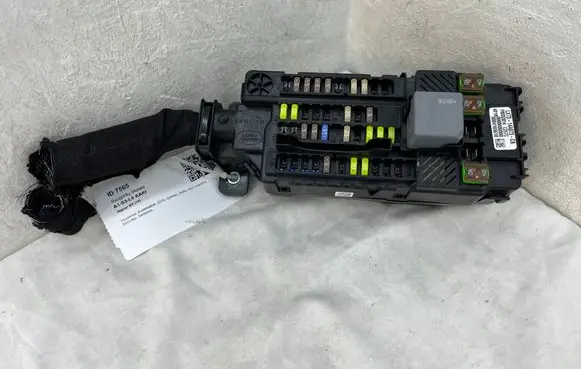 Jaguar XE Fuse module LX7314A073CB