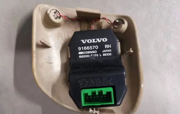 Volvo S70 V70 V70 XC Light module LCM 9166570 1882000170