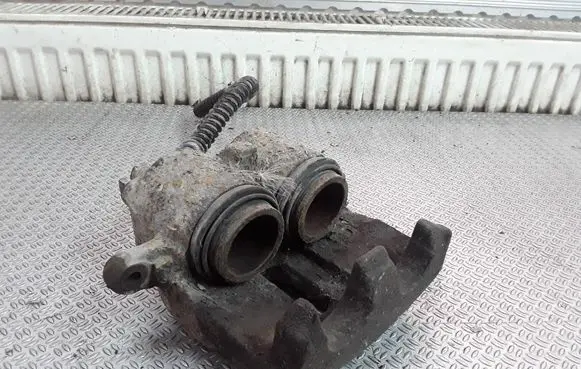 Land Rover Discovery Front brake caliper