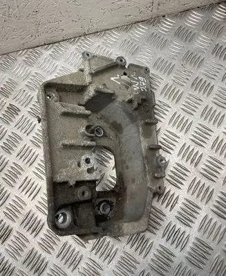 Nissan Juke I F15 Engine mount bracket