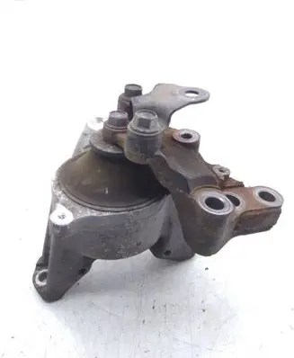 Honda CR-V Engine mount bracket
