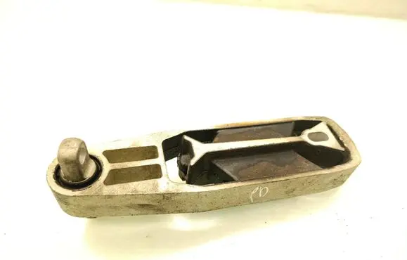 Volvo S60 Engine mount bracket 31330590