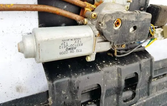 Mazda 323 F Sunroof motor/actuator 