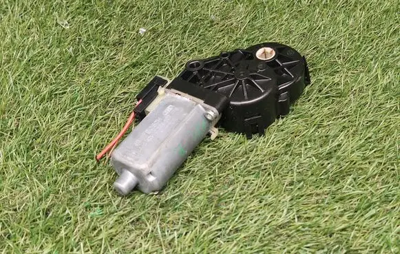 Audi A4 S4 B8 8K Seat adjustment motor 0390203470