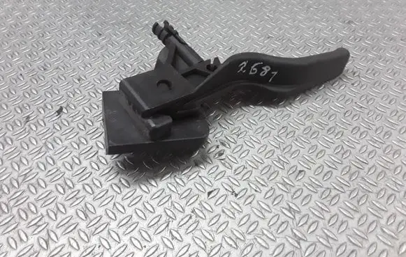 Opel Astra H Engine bonnet (hood) release handle 218186591