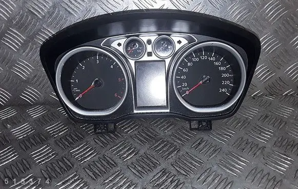 Ford Focus Speedometer (instrument cluster) 8v4t10849