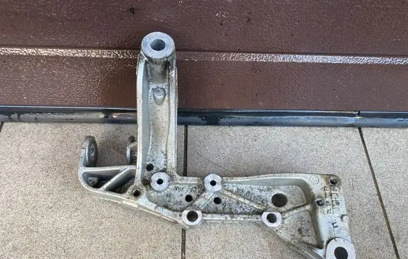 Volkswagen Golf V Front subframe 1K0199296F