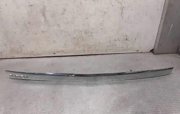 Opel Zafira B Trunk door license plate light bar 