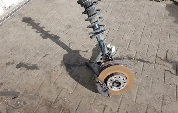 Skoda Octavia Mk2 (1Z) Front wheel hub spindle knuckle