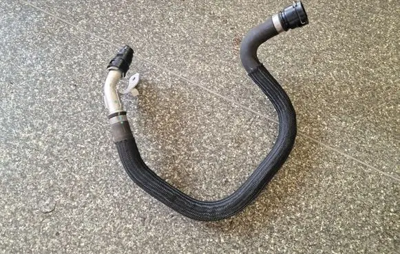 Chrysler 200 Engine coolant pipe/hose