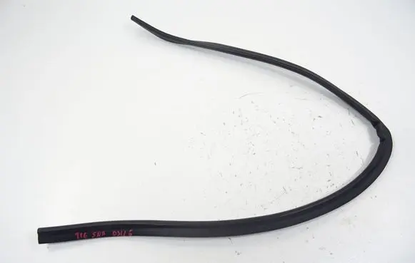 Volkswagen Tiguan Engine compartment rubber 