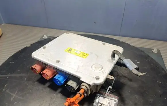 Tesla Model S Voltage converter/converter module 