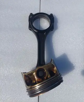 Mercedes-Benz CLA C117 X117 W117 Piston with connecting rod A2701917