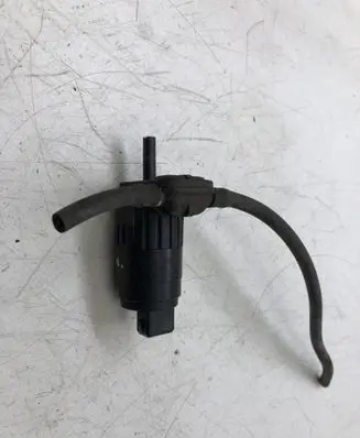 Alfa Romeo Giulietta Windscreen/windshield washer pump D28312311