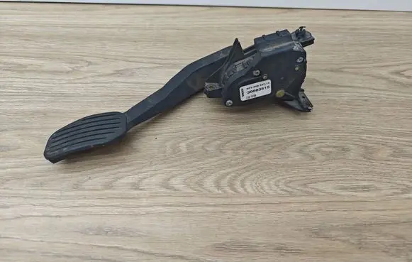 Volvo V70 Accelerator throttle pedal 30683515 6PV00853715