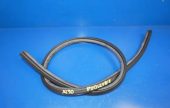 Volvo XC90 Engine compartment rubber 