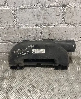 KIA Ceed Air intake duct part 282121H000