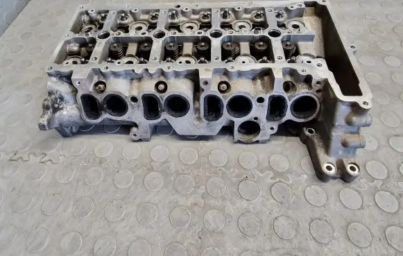 BMW 3 E90 E91 Engine head 778109802 U6786941