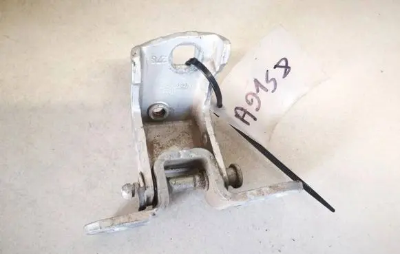 Ford Mondeo Mk III Rear door lower hinge 93bbf26800ak