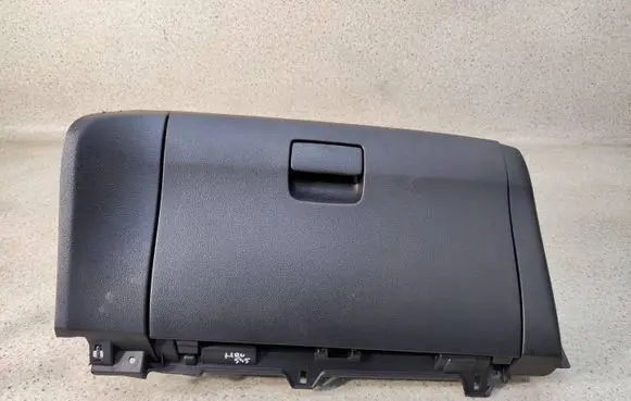 Glove box