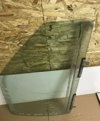 Mitsubishi Pajero Sport I Front door window glass four-door A001594