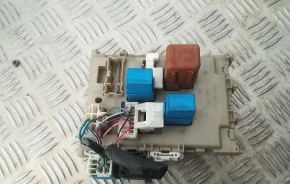 Nissan Almera Tino Fuse box set 243504u100