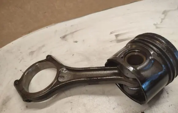 Jaguar S-Type Piston with connecting rod