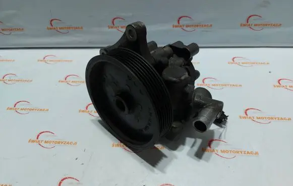 Mercedes-Benz C W204 Power steering pump A0064667501