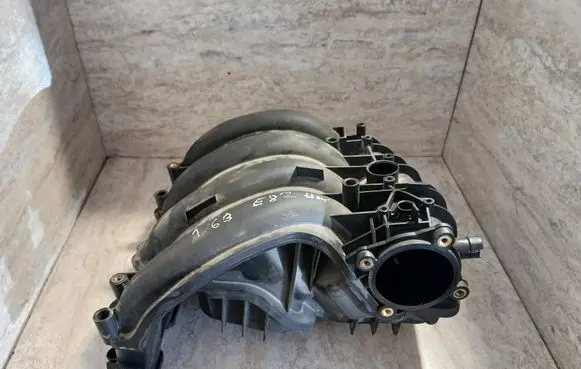 BMW 1 E81 E87 Intake manifold 