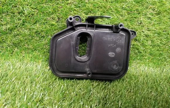 Volkswagen Touareg II Headlight/headlamp dust cover 17486001 17486003