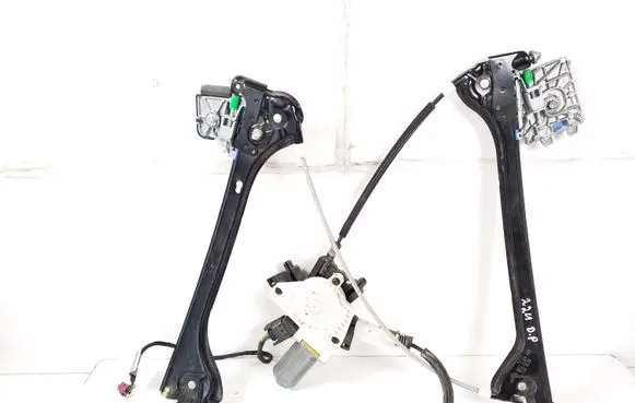 Mercedes-Benz SLK R172 Front door window regulator with motor A1727200246