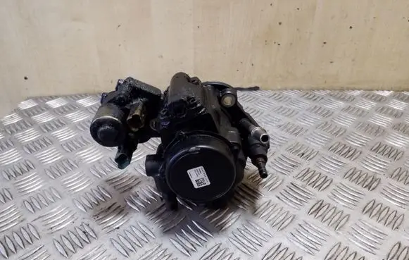 Ford Kuga I Fuel injection high pressure pump 9687959180 9424A050A